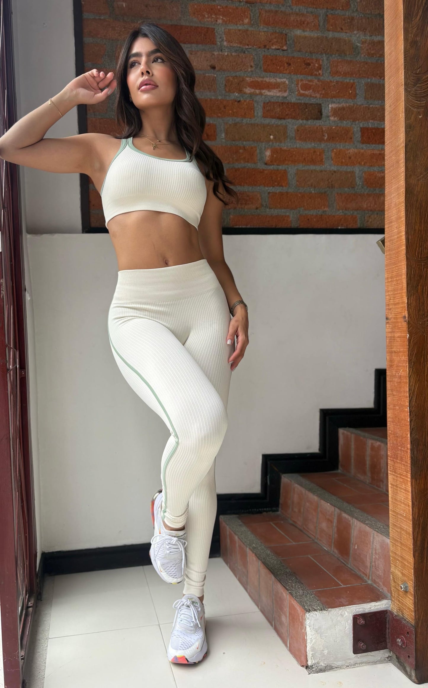 Set Vanessa - color Beige - vista 2 - LP Activewear