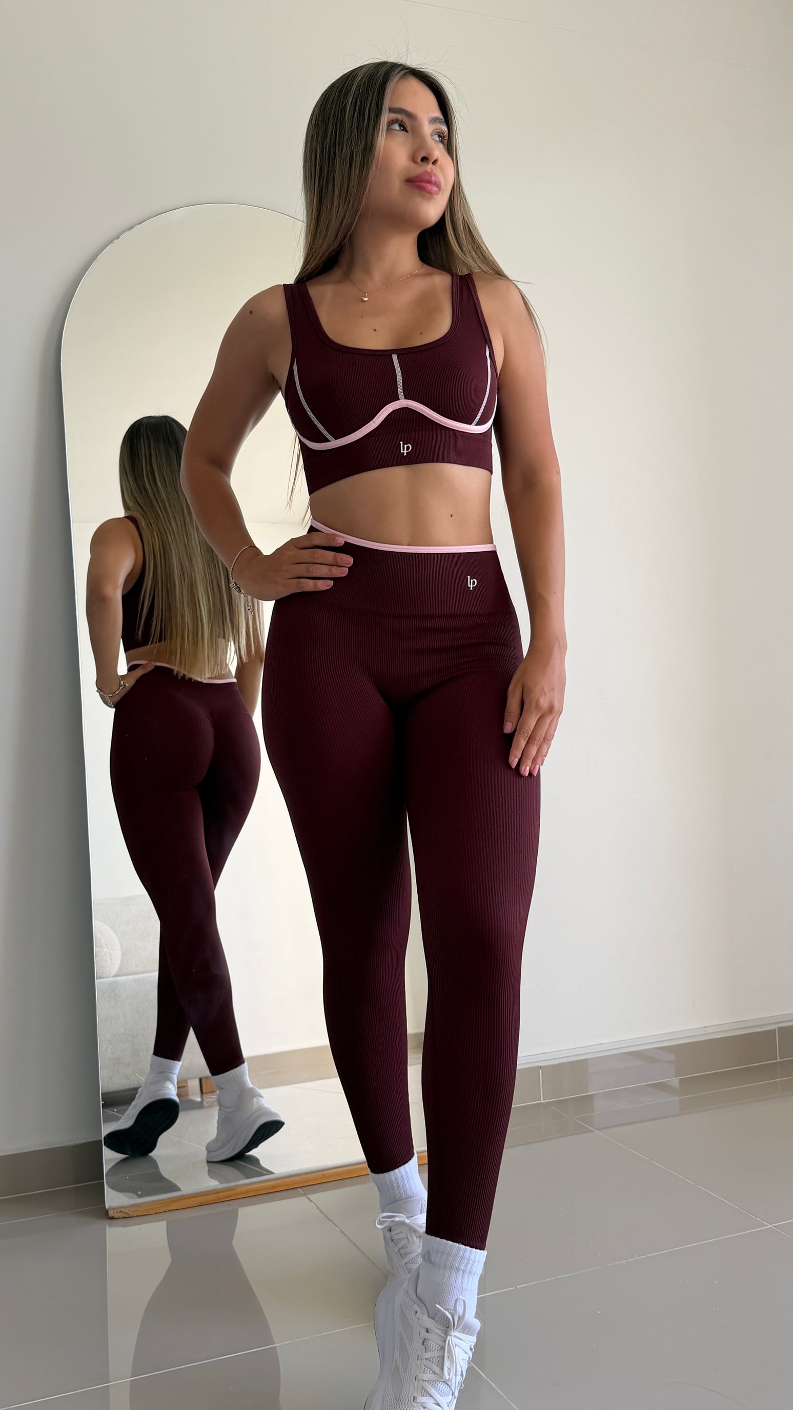 Set Celeste Line - color Vino - vista 2 - LP Activewear