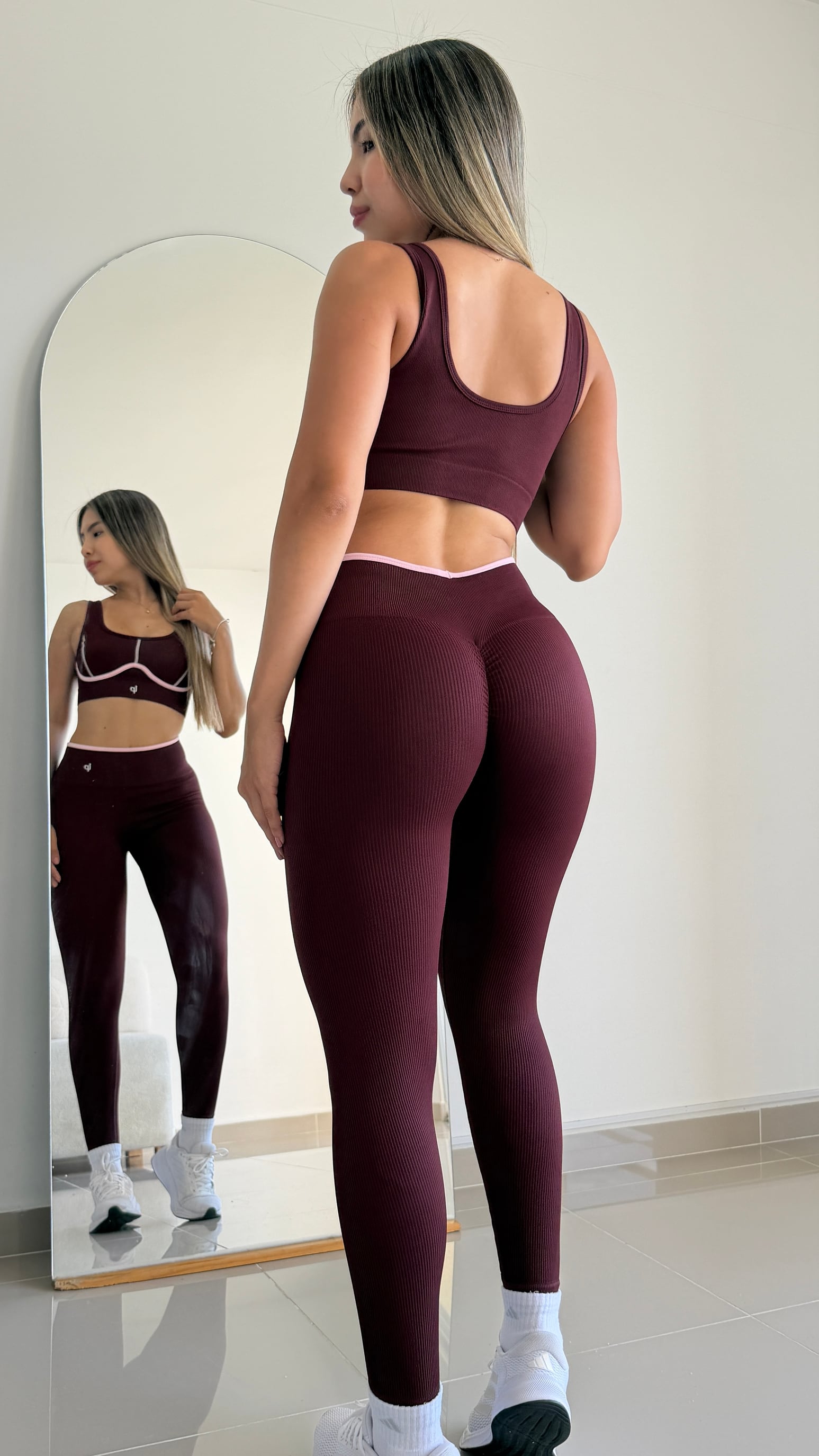 Set Celeste Line - color Vino - vista 3 - LP Activewear