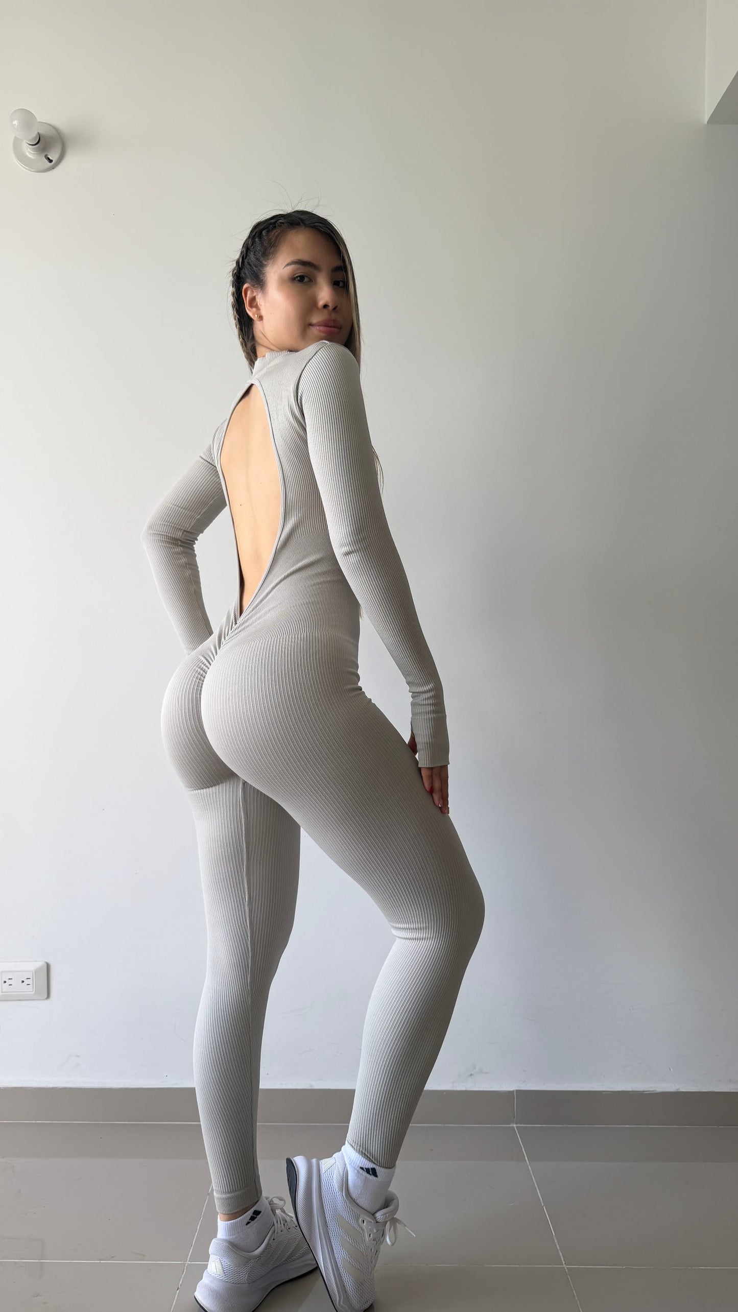 Enterizo MoveSuit Manga Larga - color Gris - largo - vista 2 - LP Activewear