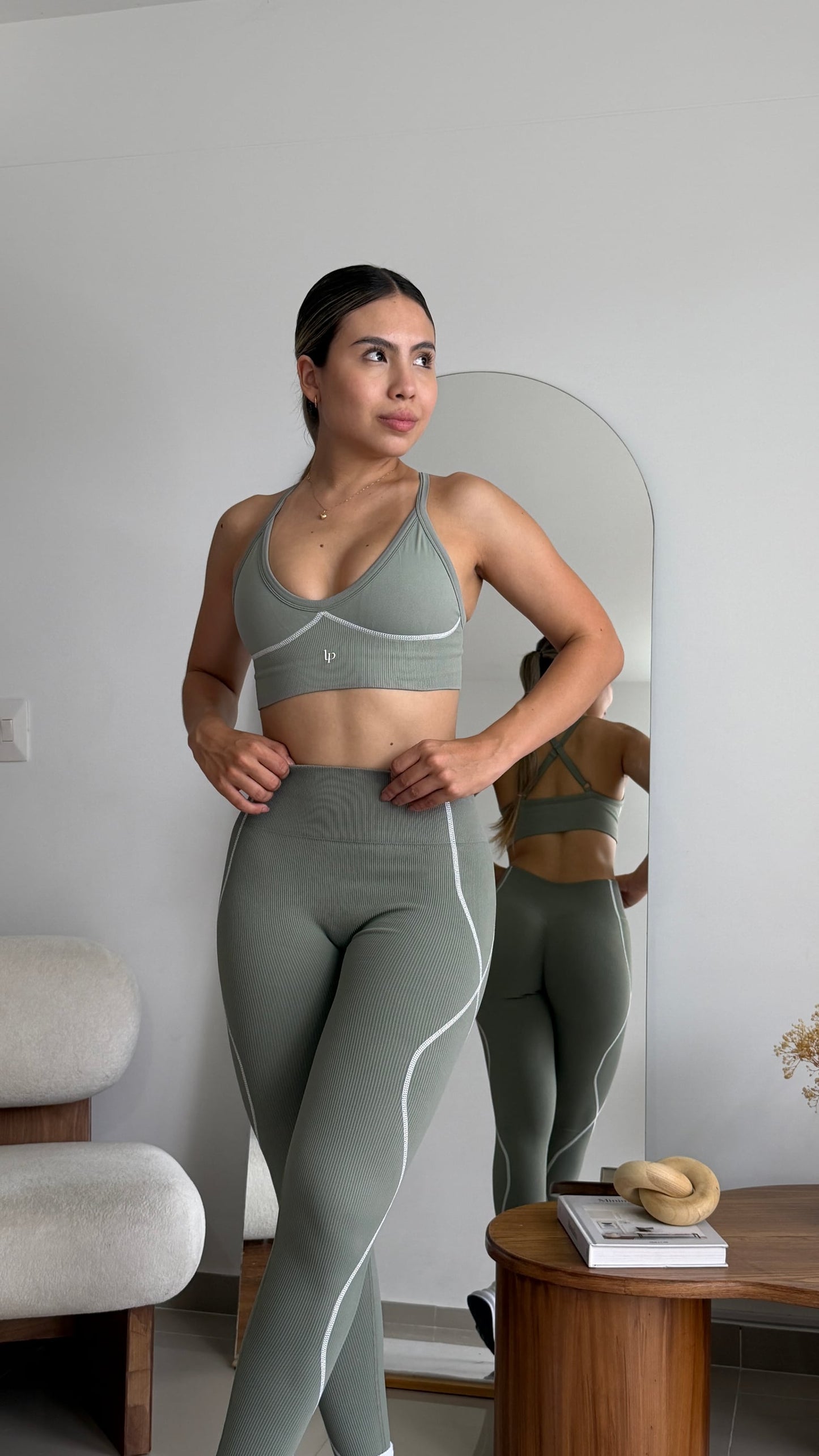 Set Melanie - color Verde Oliva - vista 2 - LP Activewear