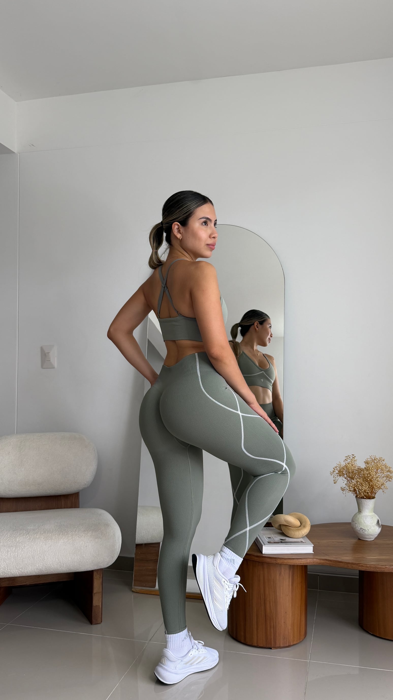 Set Melanie - color Verde Oliva - vista 3 - LP Activewear